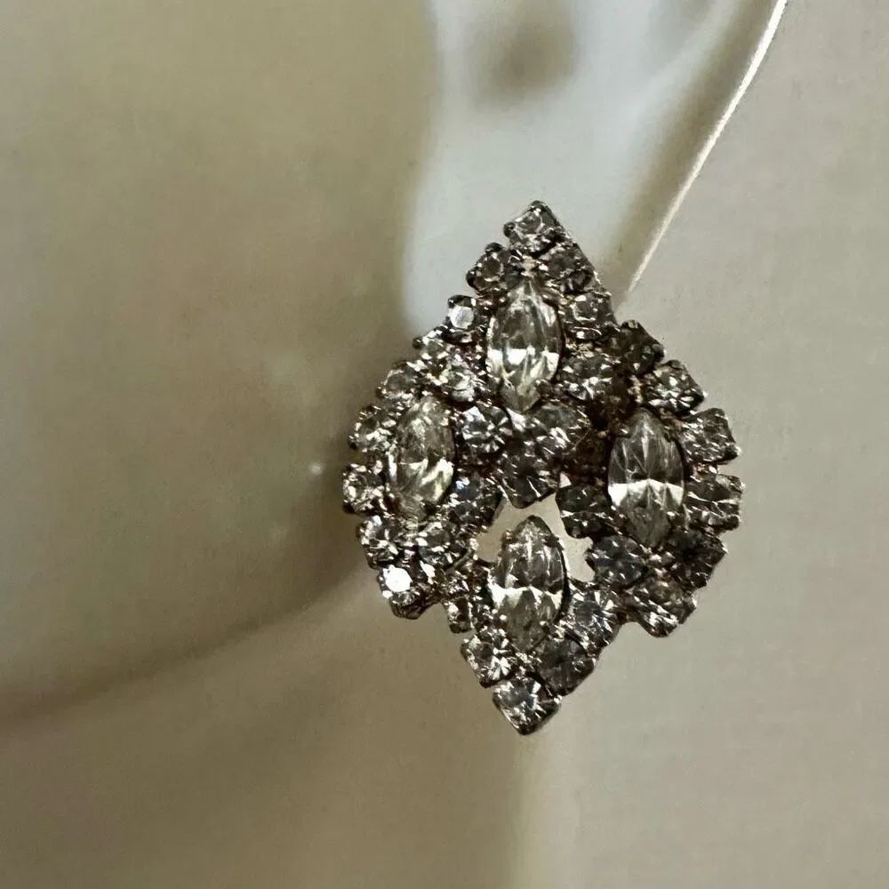 Vintage silver tone rhinestone earrings